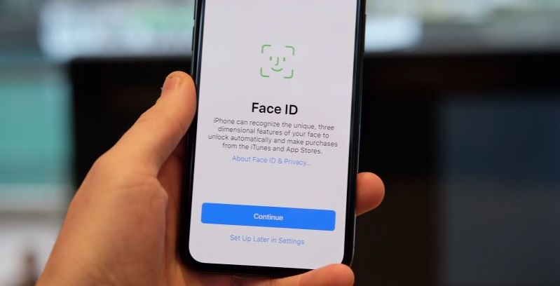 Apple face detection with mask